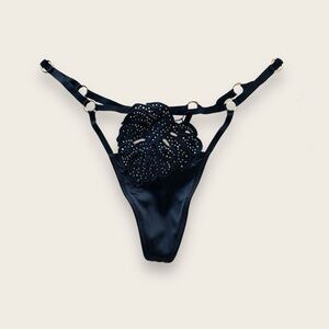 Victoria’s Secret Thong Panty Medium New